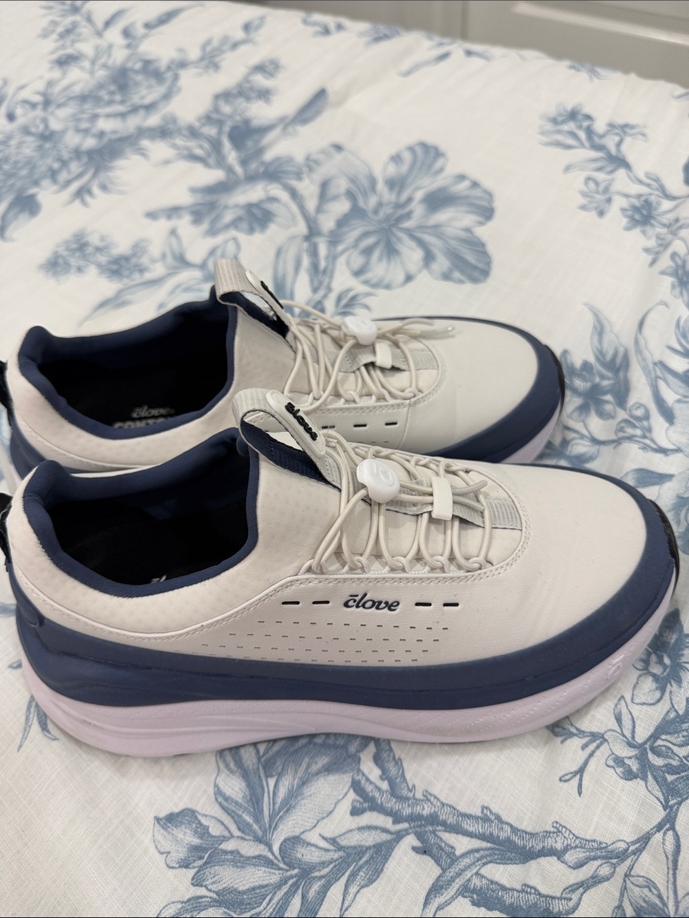 Clove women’s White and Navy Low-Top Platform Sneakers